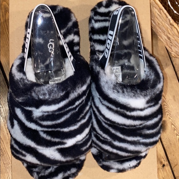 BRAND NEW WITH TAGS AND BOX UGG slippers - Picture 2 of 4